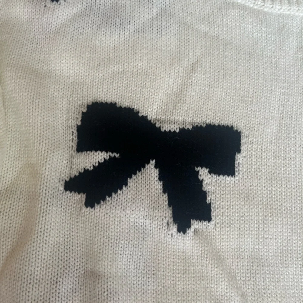 NWOT Women's Cream and Black Bow Sweater - Picture 2 of 2